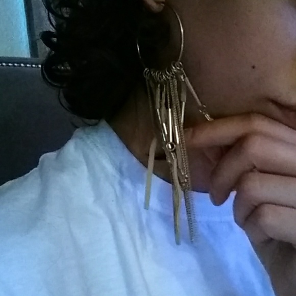 Hoop me down earrings - Picture 3 of 4